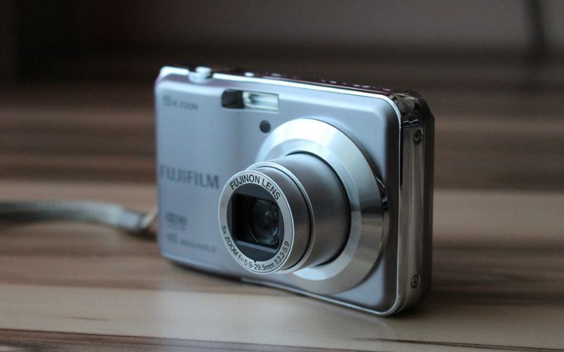 Why Everyone’s Suddenly Obsessed With Digital Cameras Again in 2026
